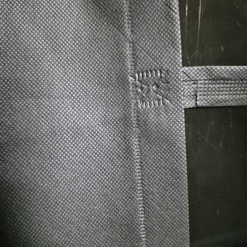 PP non-woven Vicplast heat seal bag with die-cut handle – eco-friendly packaging solution